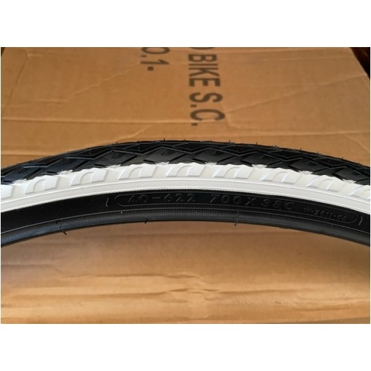 opona 700x38c W2011 biały bok -zdjęcie numer 1